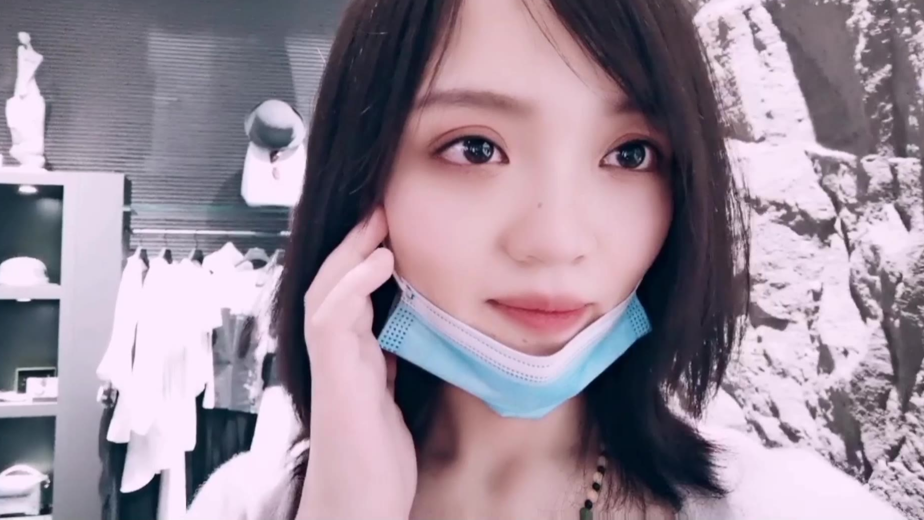 陪闺蜜买衣服,试了一套又一套,场面太逗,换种风格助我快速脱单